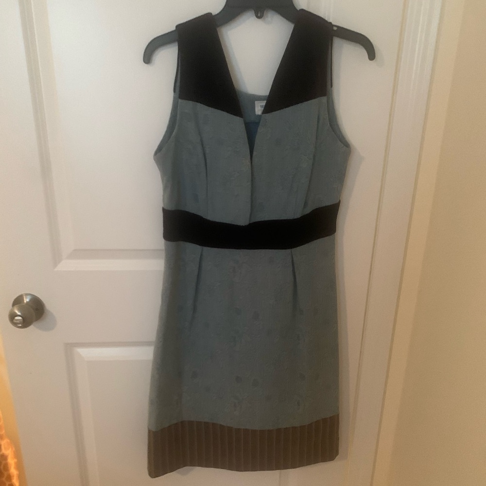 Elegant Black and Gray Sleeveless Dress